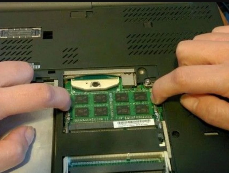 cara mencabut RAM dengan benar